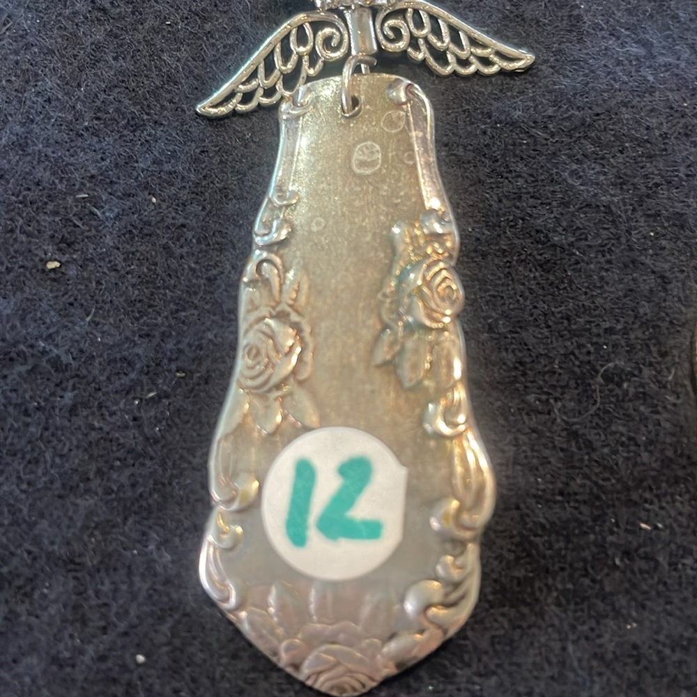 Handmade ornate silver angel pendant/ornament. - Picture 4 of 4
